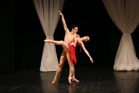 Balletto di Milano 1m Lo Schiaccianoci della compagnia del Balletto di Milano in scena al Cinema Teatro di Chiasso