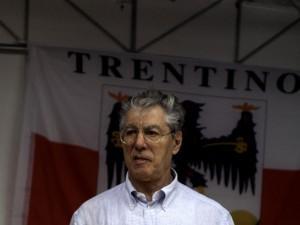 Il Trota, lauree e rimborsi indebiti: Lega da record Renzo Bossi. Il Trota. Laureato senza mai frequentare. In barba a chi le lauree se le è sempre sudate.