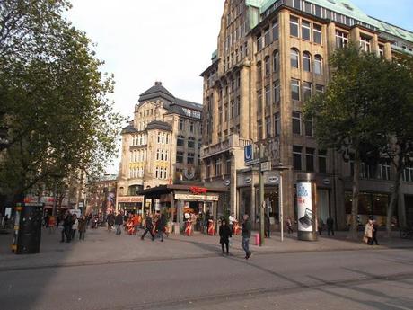 Amburgo. Così, giusto per...