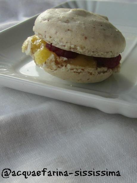 macaron con lemon curd e lamponi