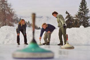 NEWS. DOLOMITI.IT: neve “alternativa” sul Monte San Vigilio, Lana. Ice stock sport da praticare a 1.730 m sulla meraviglia ghiacciata del Lago Nero.