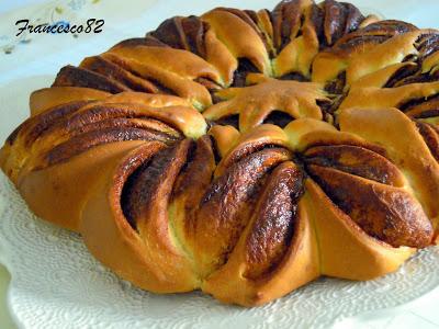 Fiore di pan brioches alla crema di nocciole