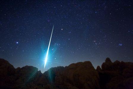 Cielo di Natale Tre comete, Venere, Giove e le Geminidi 