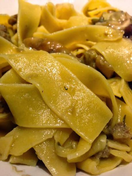 PAPPARDELLE FUNGHI E SALSICCIA