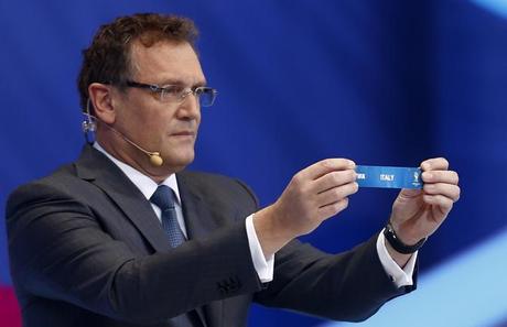 Il segretario generale della Fifa Jerome Valcke pesca l'Italia: ci tocca l'Uruguay. Ap