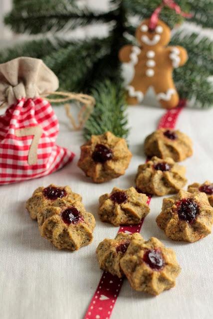 Biscotti di Natale: biscotti con grano saraceno e mirtilli rossi