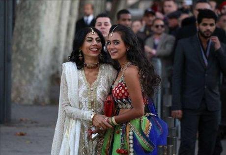Lusso, magnifici sari e spese folli: le nozze della nipote di Lakshmi Mittal bloccano Barcellona