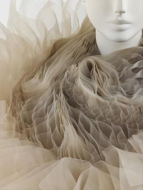 UN BELLISSIMO BOARD DI PINTEREST: TEXTILES, TEXTURES AND FABRIC MANIPULATION