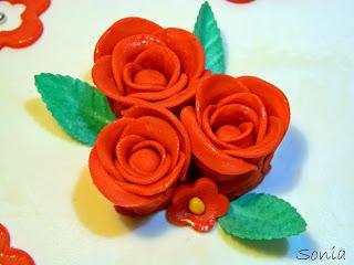 Buon compleanno nonna: torta di rose rosse in pdz