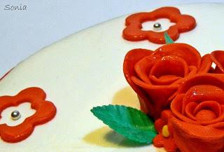 Buon compleanno nonna: torta di rose rosse in pdz