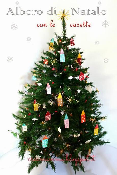 Un albero di Natale con le casette... o le casette sull'albero?