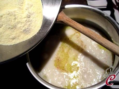 Gnocchi di semolino al pistacchio saltati con le erbette: il caos metodico e il risultato avvincente