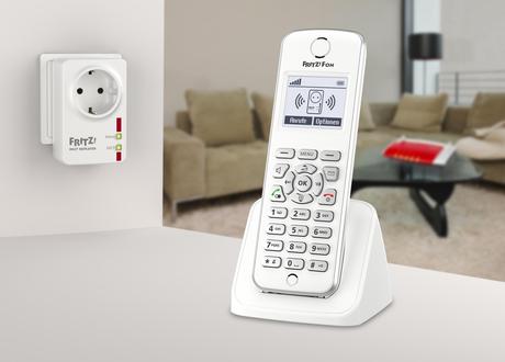 Il nuovo FRITZ!DECT Repeater 100 di AVM: maggiore portata del segnale per telefoni cordless e presa intelligente