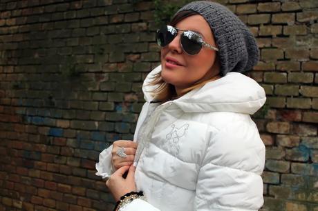 Outfit invernale: piumino bianco e una felpa chic by Lolly Star