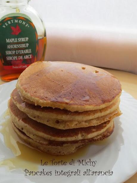 Pancakes integrali all'arancia con sciroppo d'acero