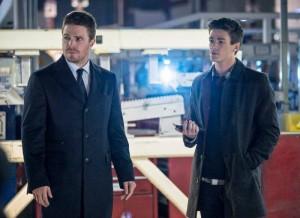 Oliver Queen e Barry Allen in uno scatto rubato dall'episodio