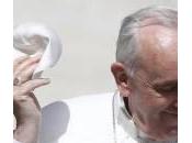 Papa Francesco persona popolare Facebook 2013 (Foto Video)