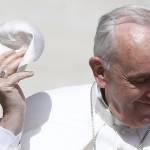 Papa Francesco la persona più popolare su Facebook nel 2013 (Foto e Video)