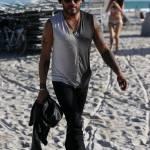 Roberto Cavalli in spiaggia a Miami con Lina Nilson e Lenny Kravitz08