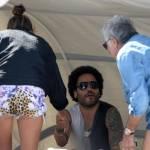 Roberto Cavalli in spiaggia a Miami con Lina Nilson e Lenny Kravitz04