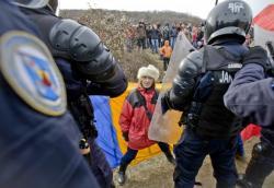 ROMANIA: PROTESTE POPOLARI CONTRO I GAS DELLA CHEVRON