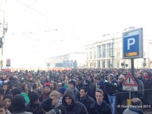 Secondo giorno forconi Torino. I manifestanti stanno ora protestando davanti al palazzo della Regione.