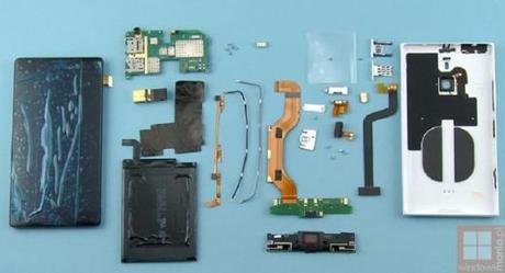 lumia_1520_teardown_901-520x282