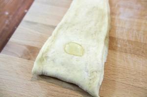 croissant integrali con pasta madre al miele cornetti integrali con pasta madre 3
