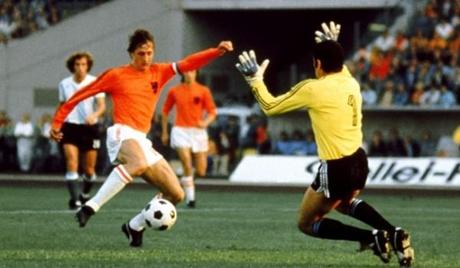 Olanda-Argentina 4-0, Cruijff evita Carnevali