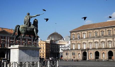 800px-Piazza_del_Plebiscito_monument_to_Charles_III._Napoli,_Campania,_Italy,_South_Europe[1]