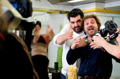 Chef Cannavacciuolo stasera su Fox Life (Sky 113) propone uno speciale menu di Natale con Leonardo Pieraccioni