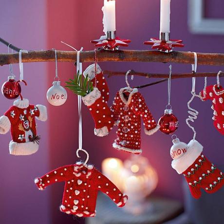 bathroom-decor-miniature-christmas-bathroom-decorations-with-cute-red-tiny-fashion-christmas-bathroom-accessories-sets-christmas-bathroom-decorations-for-elegant-and-girly-accessories-and-ornaments-1024x1024