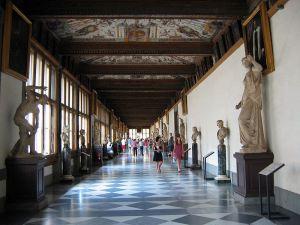 800px-Uffizi_Hallway