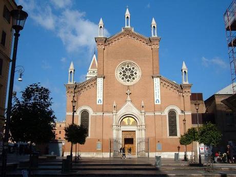 Per combattere lo spaccio a Piazza dell'Immacolata a San Lorenzo? Semplice: togliamo la pedonalizzazione e facciamo tornare le auto. Ma una lettera protesta