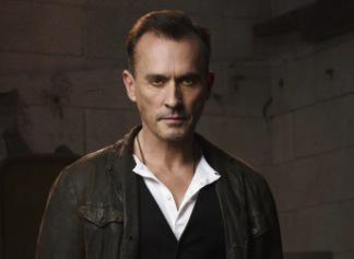 Arrow: Robert Knepper è il Re degli Orologi The CW Stephen Amell Robert Knepper Arrow 