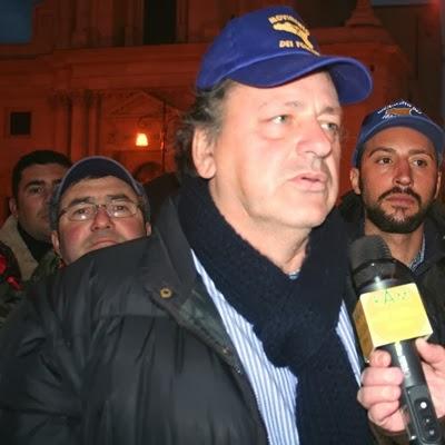 IL LEADER DEI FORCONI SI DISSOCIA DALLA VIOLENZA E CHIEDE A BERLUSCONI DI ANDARE IN TV