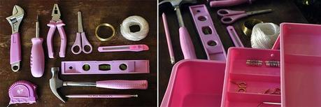 Una Cassetta degli attrezzi rosa per una bionda dentro.