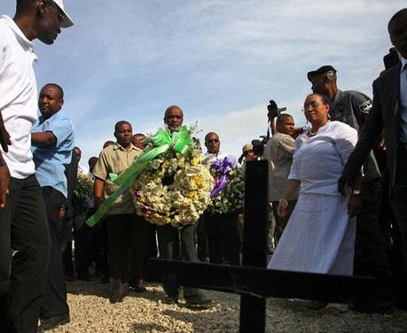 FOTO DEL GIORNO 12 GENNAIO 2011 : UN ANNO DAL TERREMOTO DI HAITI