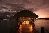 Cena romantica sul molo a Musket Cove, Isole Fiji