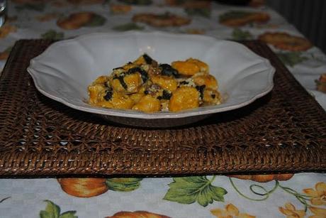 Gnocchi di ricotta e zucca con noci e salvia