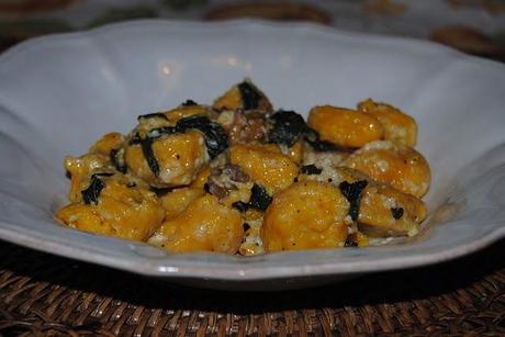 Gnocchi di ricotta e zucca con noci e salvia