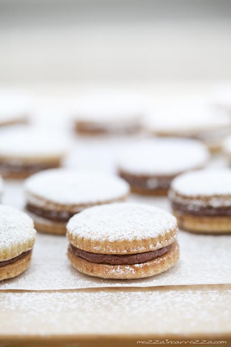 BISCOTTINI FARCITI AL CIOCCOLATO