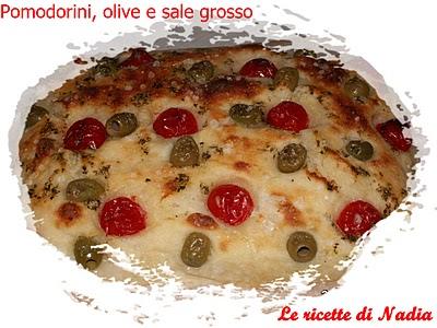 Focaccia con i pomodorini, tipo barese