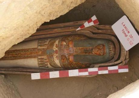 Lahoun. Scoperti sarcofagi e mummie