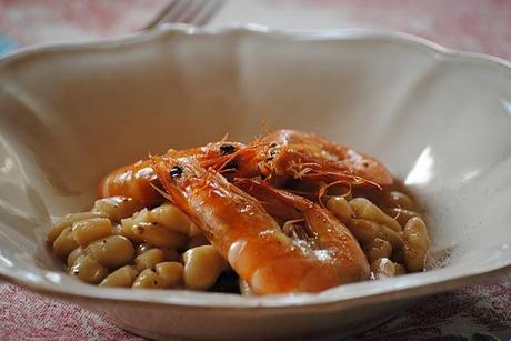 Zuppetta di fagioli cannellini e radicchio tardivo con mazzancolle all'aglio