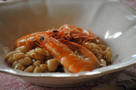 Zuppetta di fagioli cannellini e radicchio tardivo con mazzancolle all'aglio