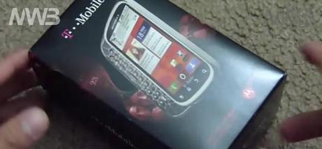 Motorola CLIQ 2 unboxing