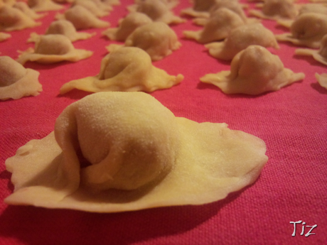 Tramandare i saperi. I tortellini fatti in casa.