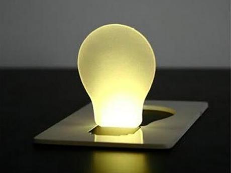 Pocket Card Light: la lampadina tascabile di Doulex
