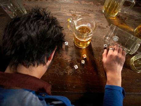 L’alcol nei giovani causa depressione